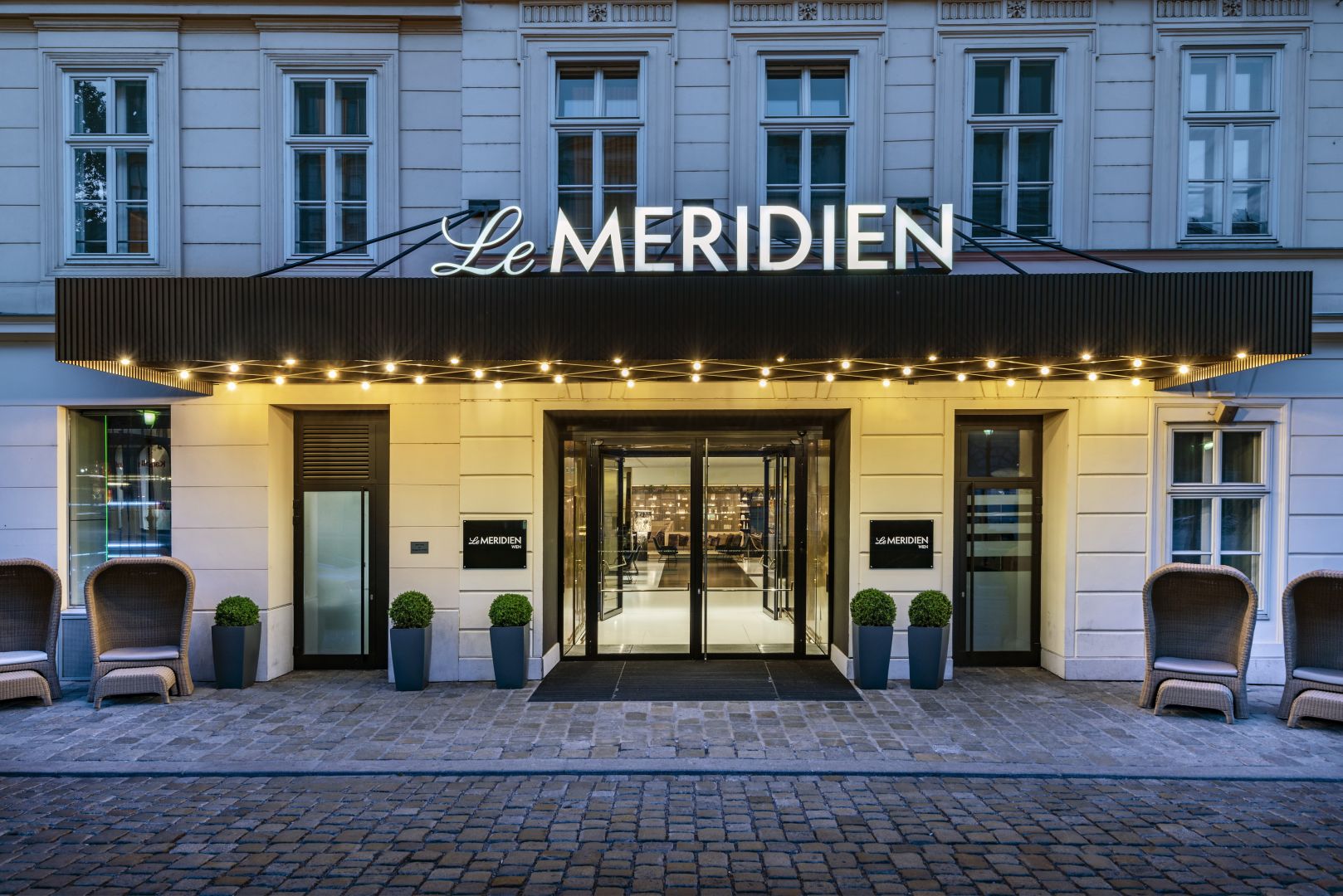 1852 Le Meridien Vienna Hotel Exterior by night 1